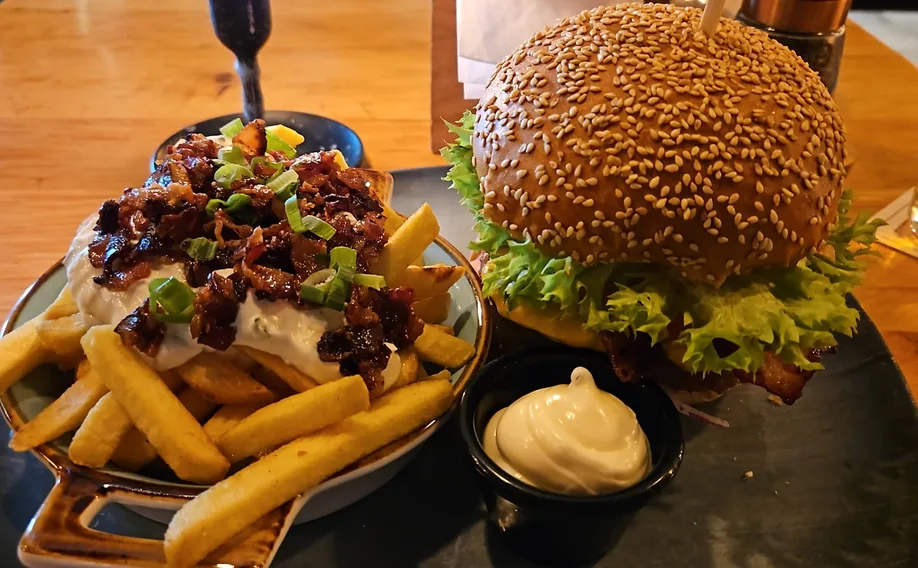 FRANKIES Steak & Burger (8).webp