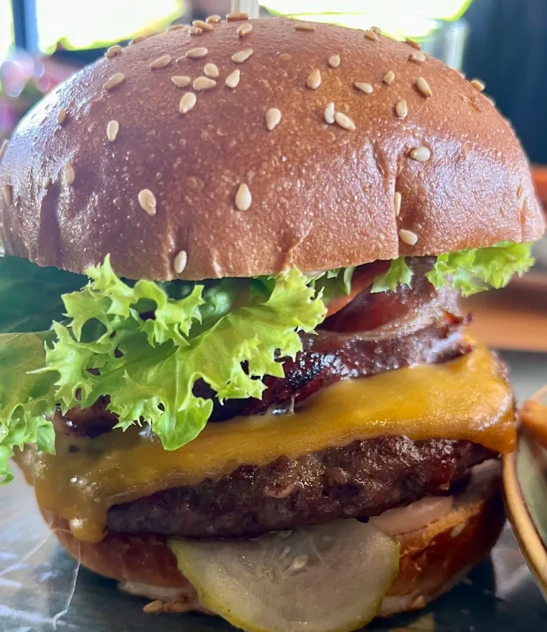 FRANKIES Steak & Burger (9).webp
