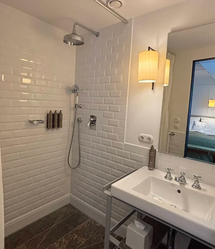 LOUIS Hotel (5).webp