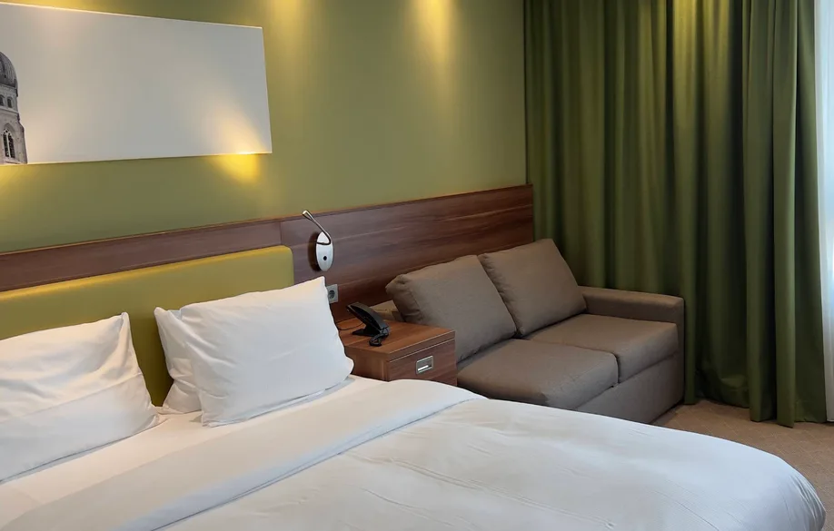 Hampton by Hilton (3).webp