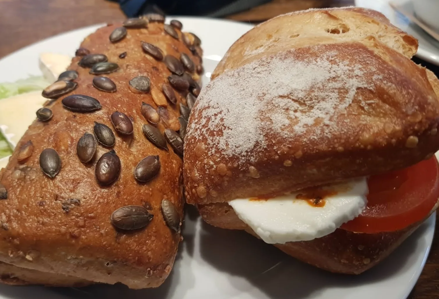 Kamps Bäckerei mit Backstube (9).png
