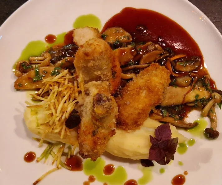heimat Restaurant (43).png
