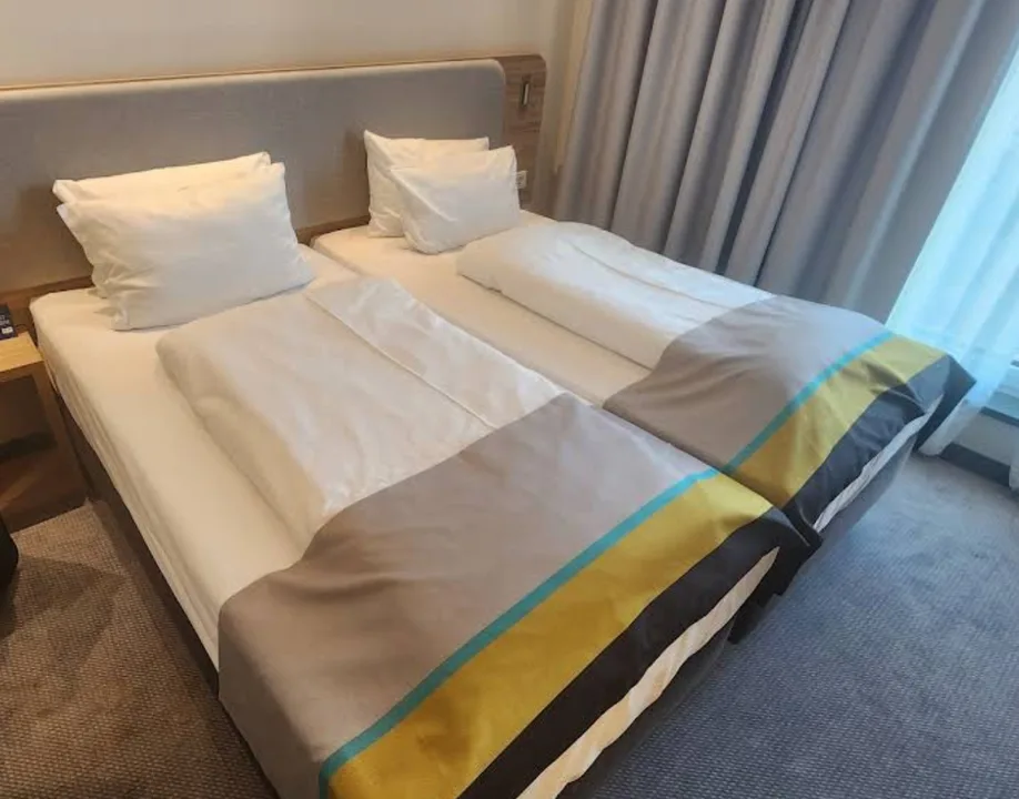 Holiday Inn (2).webp