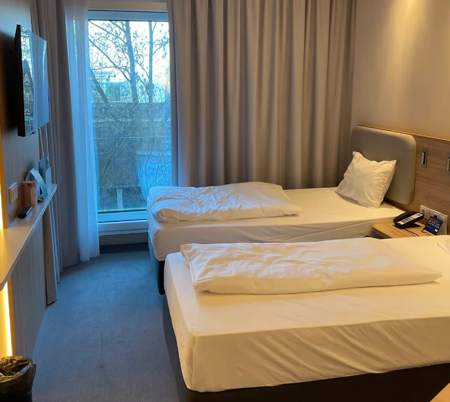 Holiday Inn (3).webp