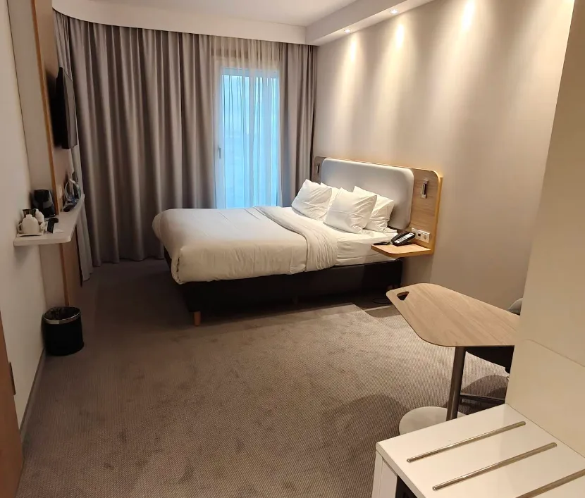 Holiday Inn (5).webp