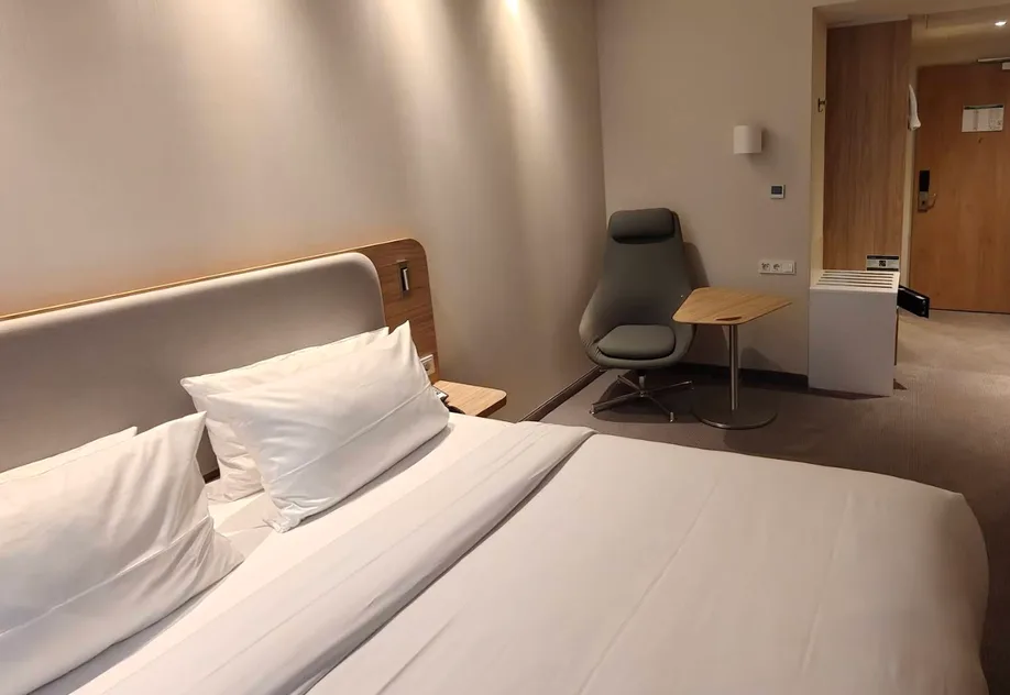 Holiday Inn (6).webp
