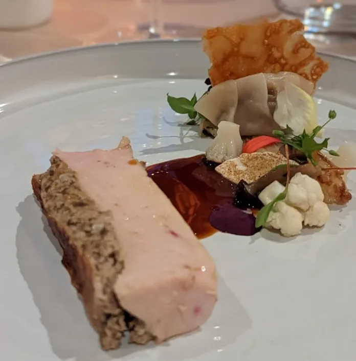 Lorenz Adlon Esszimmer (10).png