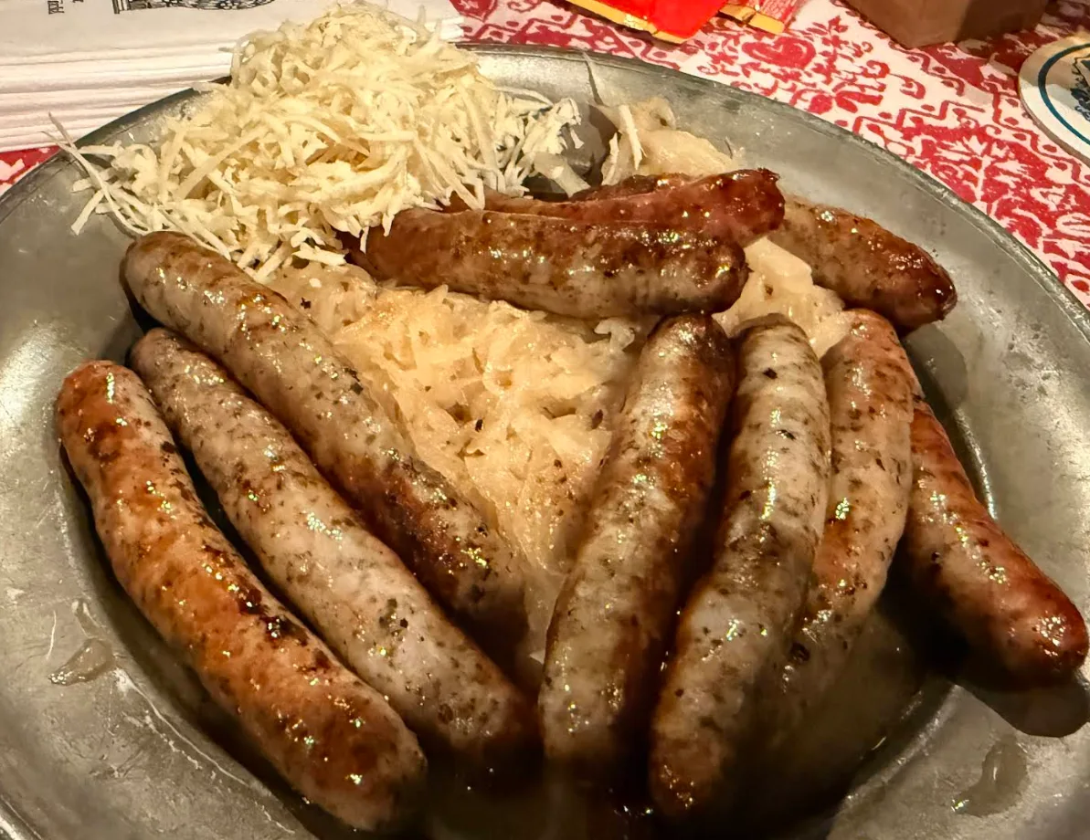 Nuernberger Bratwurst Gloeckl am Dom (2).png