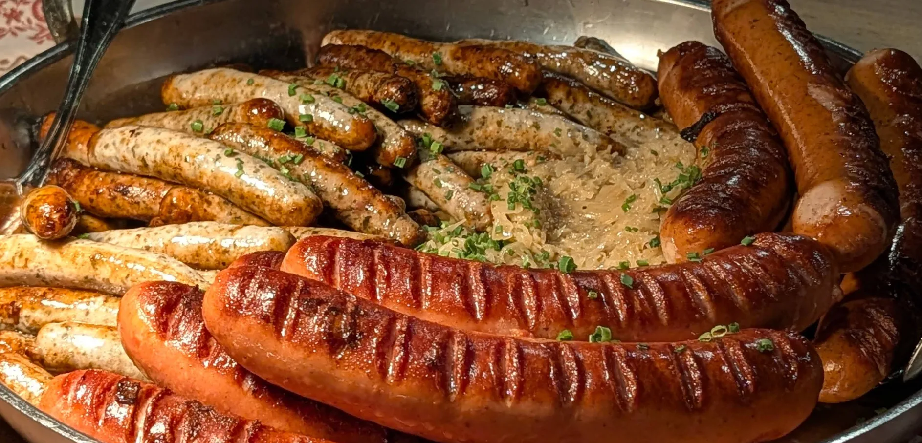 Nuernberger Bratwurst Gloeckl am Dom (7).png