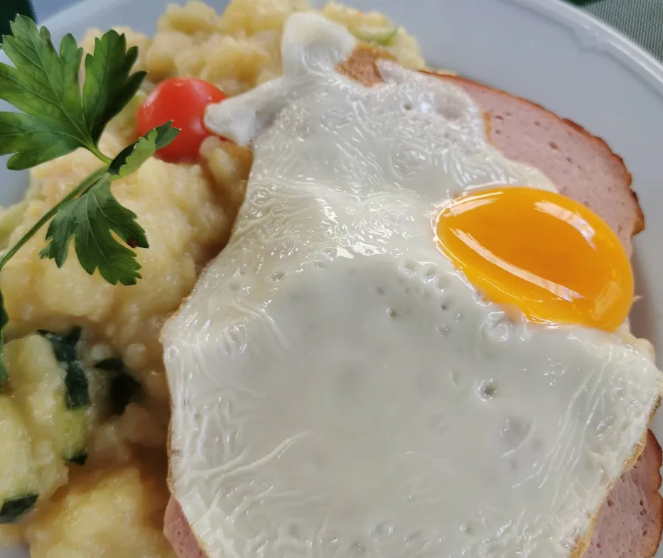 Nuernberger Bratwurst Gloeckl am Dom (11).png