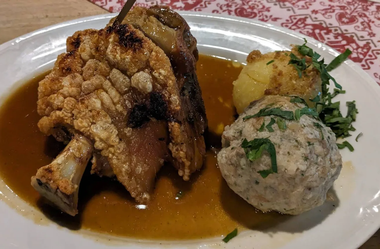 Nuernberger Bratwurst Gloeckl am Dom (18).png