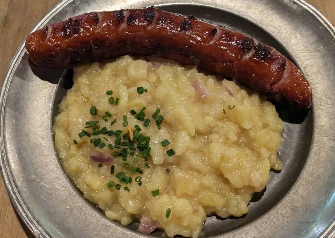 Nuernberger Bratwurst Gloeckl am Dom (19).png