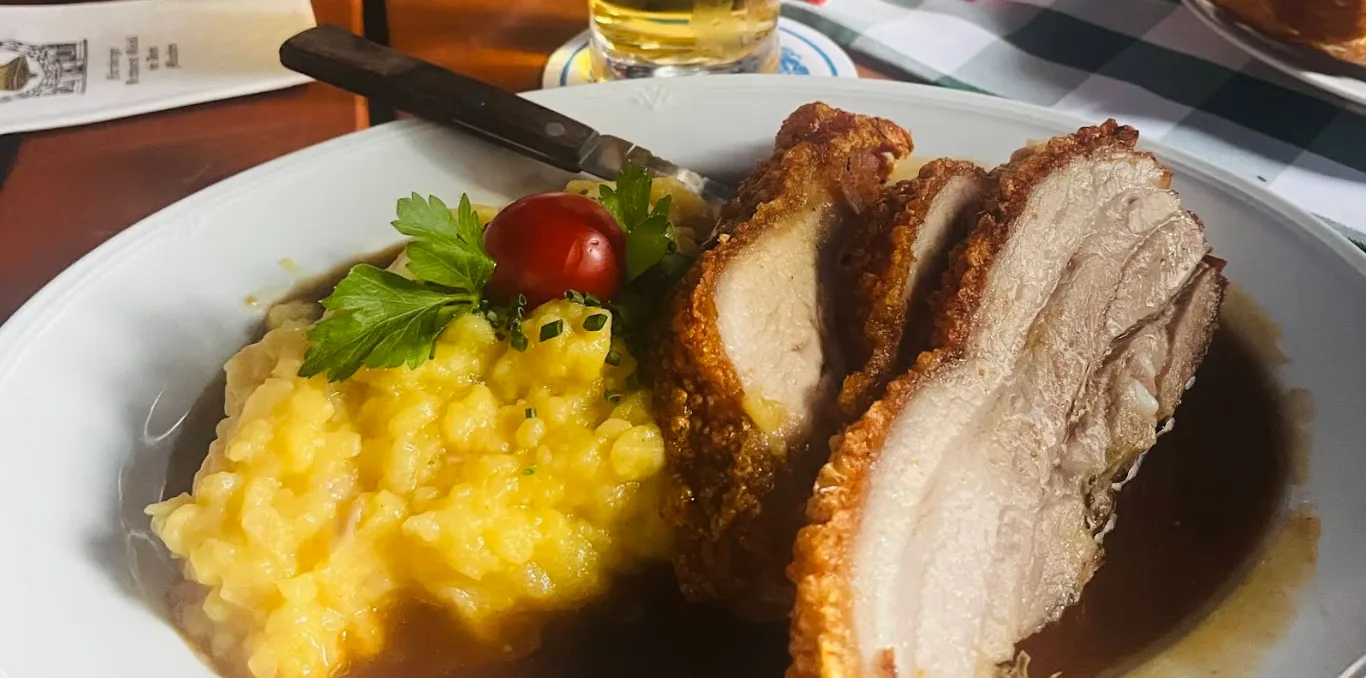 Nuernberger Bratwurst Gloeckl am Dom (20).png