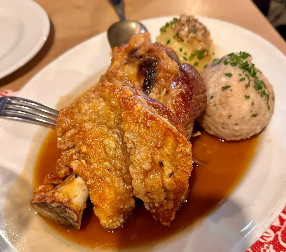 Nuernberger Bratwurst Gloeckl am Dom (26).png