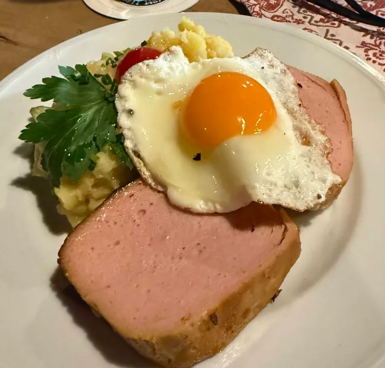 Nuernberger Bratwurst Gloeckl am Dom (27).png