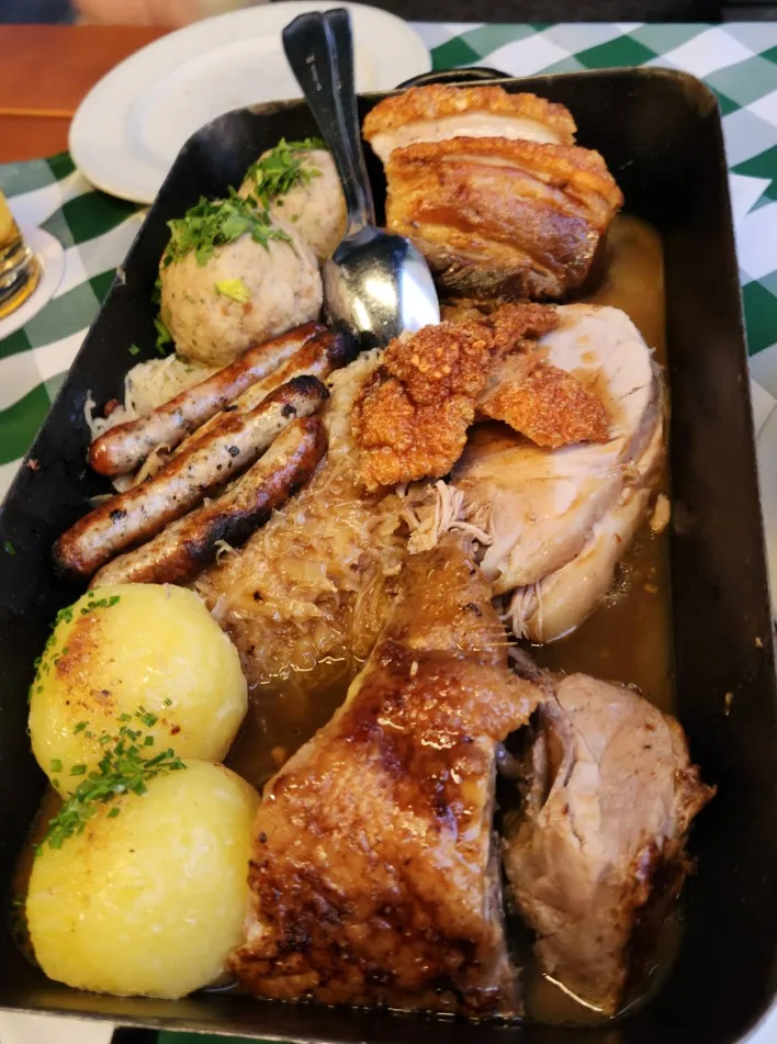 Nuernberger Bratwurst Gloeckl am Dom (28).png