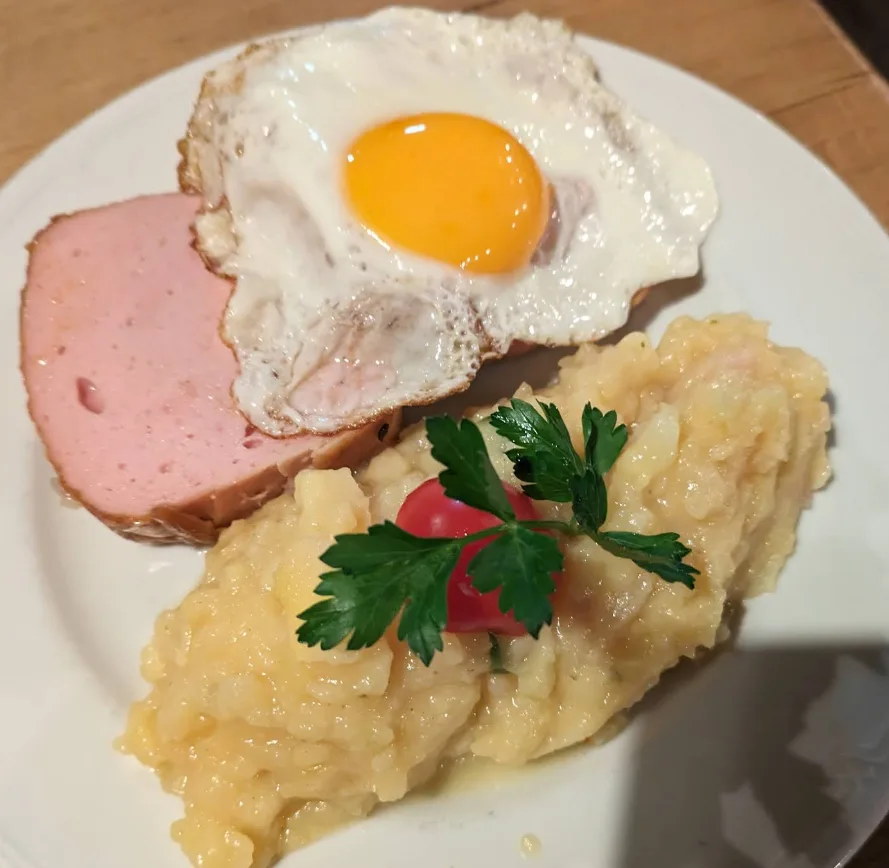Nuernberger Bratwurst Gloeckl am Dom (29).png