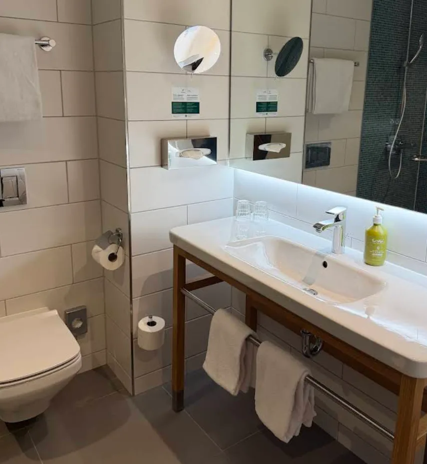 Holiday Inn (3).webp