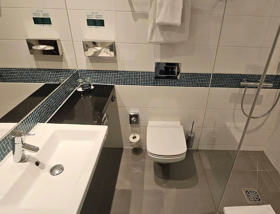 Holiday Inn (7).webp