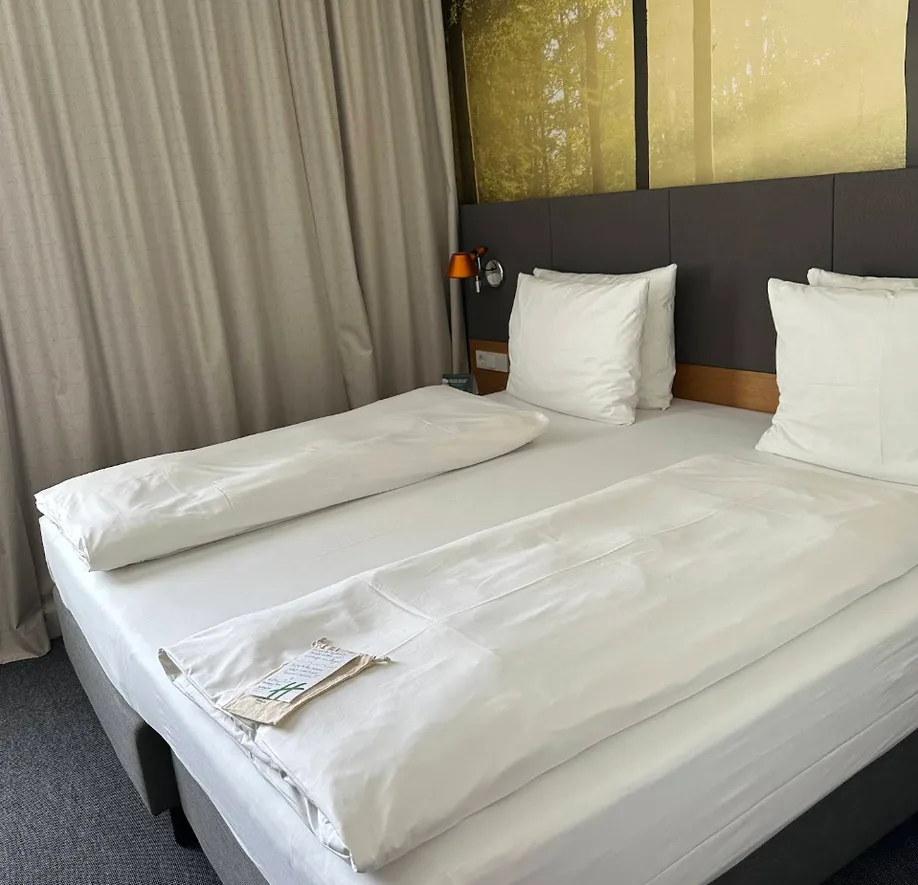 Holiday Inn (8).webp