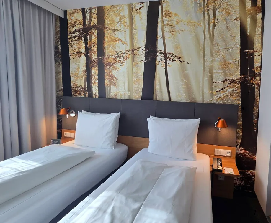 Holiday Inn (11).webp