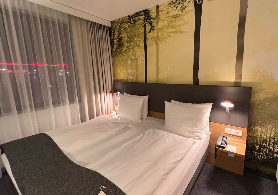 Holiday Inn (14).webp