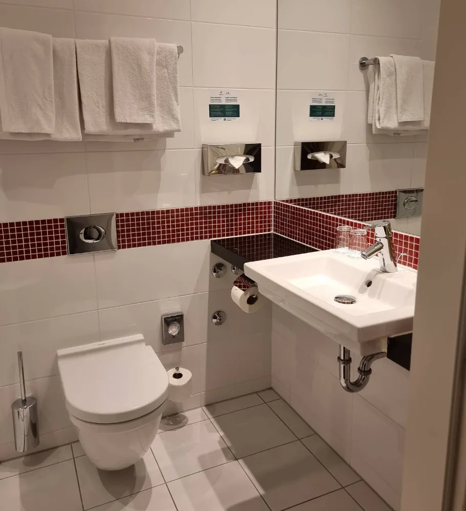 Holiday Inn (15).webp