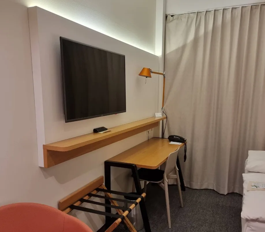 Holiday Inn (16).webp