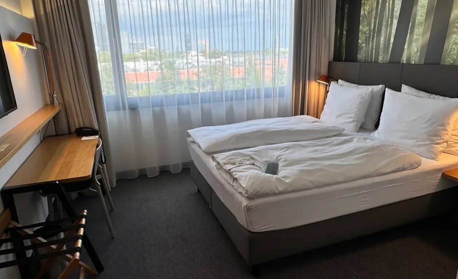 Holiday Inn (17).webp