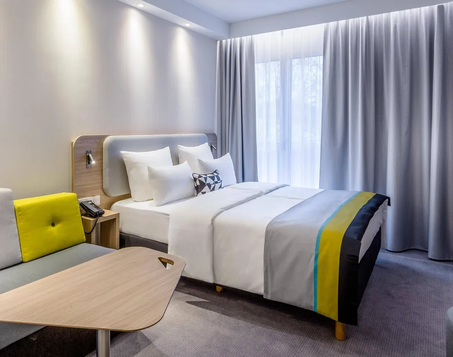 Holiday Inn (7).webp