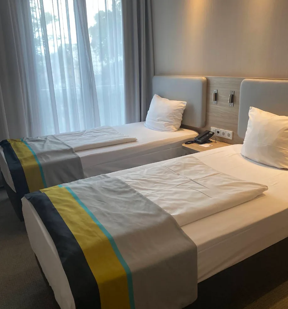 Holiday Inn (9).webp
