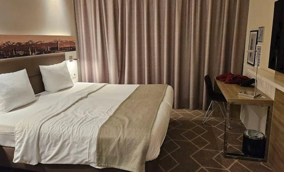 Holiday Inn (10).webp