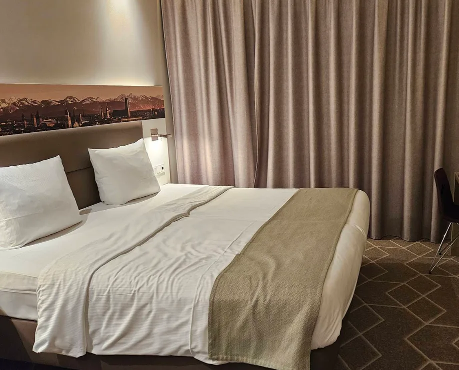 Holiday Inn (11).webp