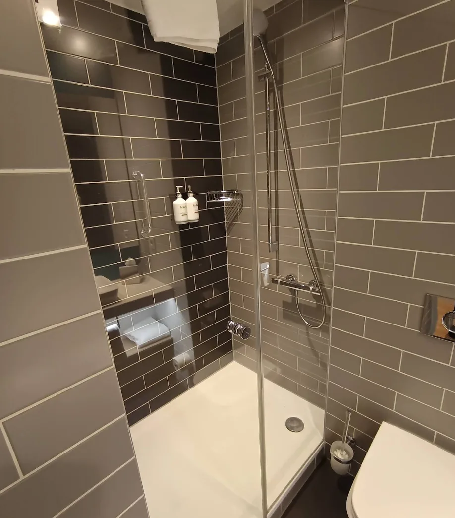 Holiday Inn (12).webp