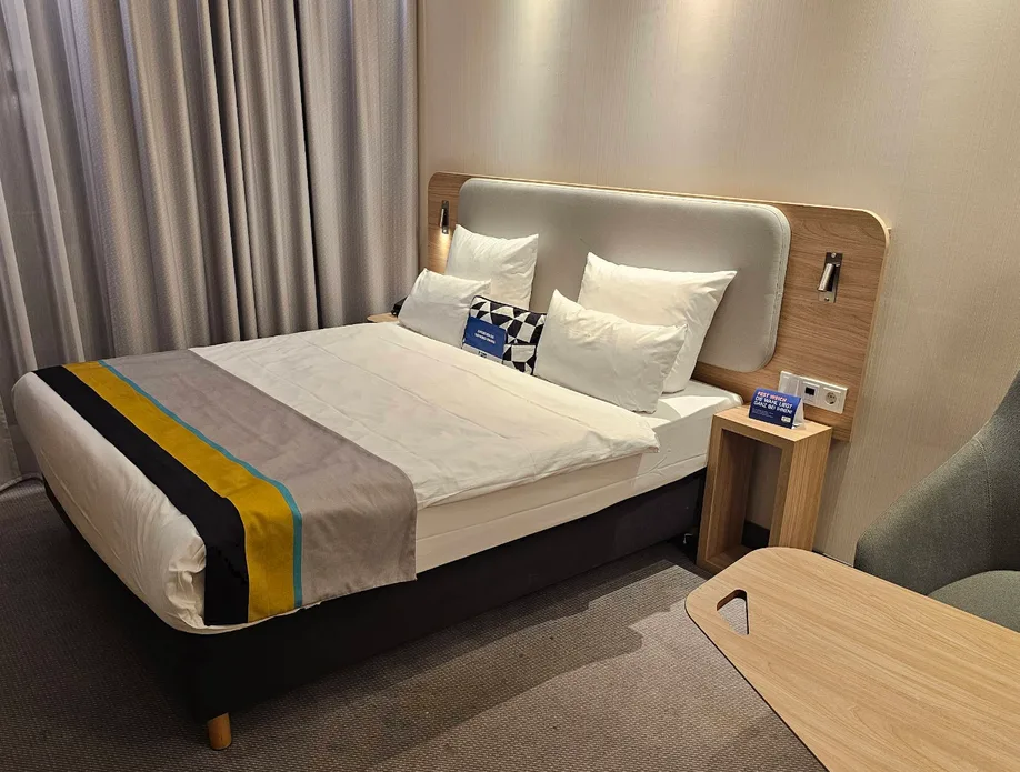 Holiday Inn (14).webp