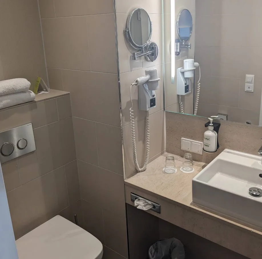 Holiday Inn (16).webp